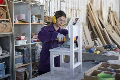 Mersin&rsquo;de geri d&ouml;n&uuml;ş&uuml;m at&ouml;lyesinde atıklar yeniden &uuml;retime kazandırılıyor
