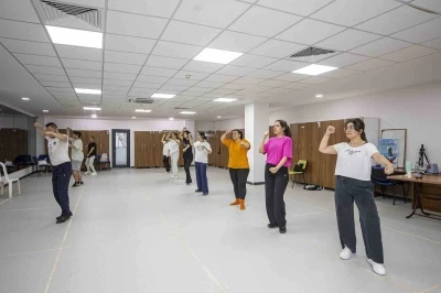 Mersin&rsquo;de halk oyunları kursuna yoğun ilgi
