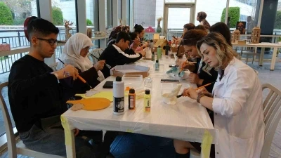 Mersin&rsquo;de hastalar ve sağlık &ccedil;alışanları sanatta buluştu
