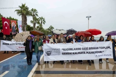 Mersin’de kadınlara yönelik şiddete karşı farkındalık etkinlikleri düzenlendi
