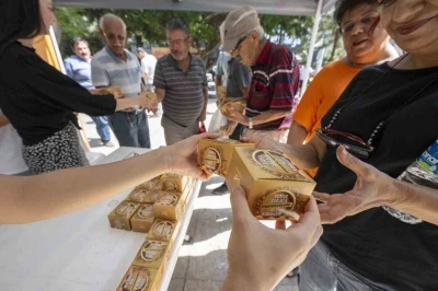 Mersin’de kandilde 15 bin kandil simidi dağıtıldı
