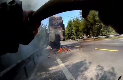 Mersin’de karton yüklü tırda yangın
