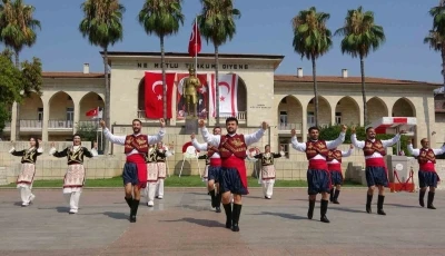 Mersin&rsquo;de Kıbrıs Barış Harekatının 52. yıl d&ouml;n&uuml;m&uuml; t&ouml;renle kutlandı
