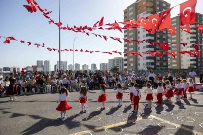 Mersin’de miniklerden Cumhuriyet Bayramı coşkusu
