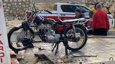 Mersin&rsquo;de motosiklet kazası: 14 yaşındaki s&uuml;r&uuml;c&uuml; hayatını kaybetti
