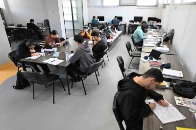 Mersin&rsquo;de okuma salonları &ouml;ğrencilerin ikinci adresi oldu
