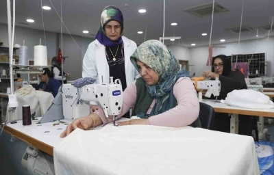 Mersin’de özel birey anneleri dikiş kursunda hem üretiyor hem sosyalleşiyor
