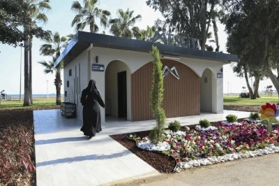 Mersin&rsquo;de sahil bandına modern mescit
