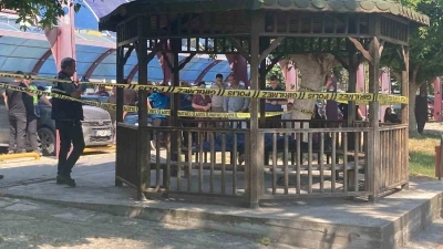 Mersin&rsquo;de ş&uuml;pheli &ouml;l&uuml;m: Parkta cansız bedeni bulundu
