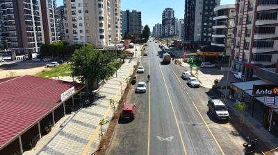 Mersin&rsquo;de yenilenen cadde 420 ağa&ccedil;la buluştu
