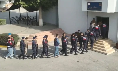 Mersin&rsquo;de zehir tacirlerine şafak operasyonu: 43 g&ouml;zaltı, 448 bin sentetik hap ele ge&ccedil;irildi
