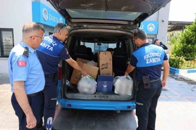Mersin&rsquo;de zincir markette 135 tarihi ge&ccedil;miş &uuml;r&uuml;n ele ge&ccedil;irildi
