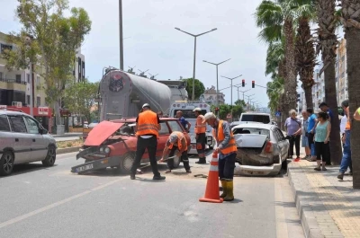 Mersin&rsquo;de zincirleme trafik kazası: 1 yaralı
