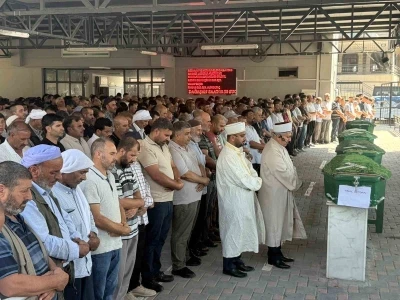 Mersin&rsquo;deki 4 kişi feryatlar arasında son yolculuğuna uğurlandı
