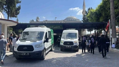 Mersin&rsquo;deki vahşette hayatını kaybedenler son yolculuğuna uğurlanıyor
