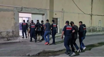 Mersin&rsquo;den gelip Sivas&rsquo;ta hırsızlık yapan 5 ş&uuml;pheli tutuklandı
