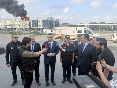 Mersin Valisi Toros: "&Ouml;nceliğimiz yangının diğer tanklara sı&ccedil;ramasını &ouml;nlemek"
