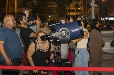 Mersinliler ’tam ay tutulması’nı ilgiyle izledi
