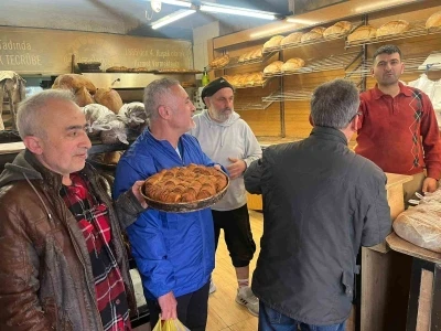 Meşhur Tavşanlı haşhaşlı lokumu i&ccedil;in kuyruklar oluştu
