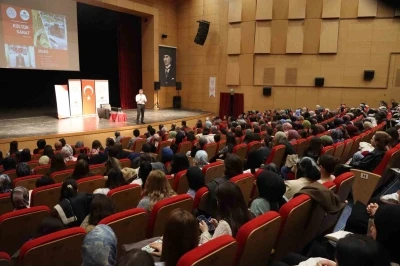 Mesleki tecr&uuml;belerini aday &ouml;ğretmenlerle paylaştı

