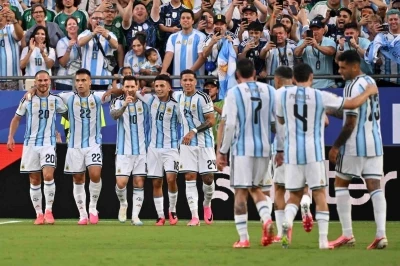 Messi&rsquo;nin tarihe ge&ccedil;tiği ma&ccedil;ta son şampiyon galibiyetle başladı
