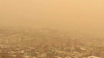 Meteoroloji'den hafta sonu uyarısı: &Ccedil;&ouml;l tozu kaplayacak! 13 ilde sarı alarm