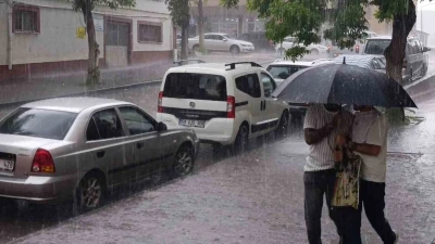 Meteoroloji uyarmıştı: Kars&rsquo;ı dolu vurdu, Sanayi B&ouml;lgesi beyaza b&uuml;r&uuml;nd&uuml;
