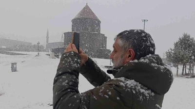 Meteoroloji uyarmıştı: Kars&rsquo;ta yoğun kar yağışı başladı
