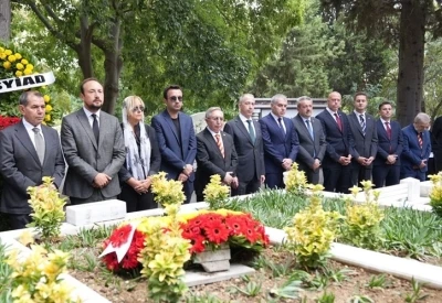 Metin Oktay, kabri başında dualarla anıldı
