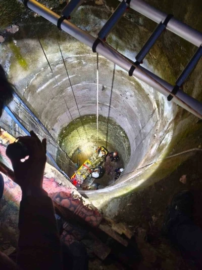 Metrelerce derinlikteki kuyuya d&uuml;şen gen&ccedil; operasyonla kurtarıldı
