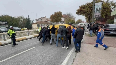 Metrelerce sürüklendi, emniyet kemeriyle hayatta tutundu
