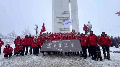 Metristepe&rsquo;de 18 yıllık vefa: AKUT, İn&ouml;n&uuml; Zaferi&rsquo;ni kar altında kutladı
