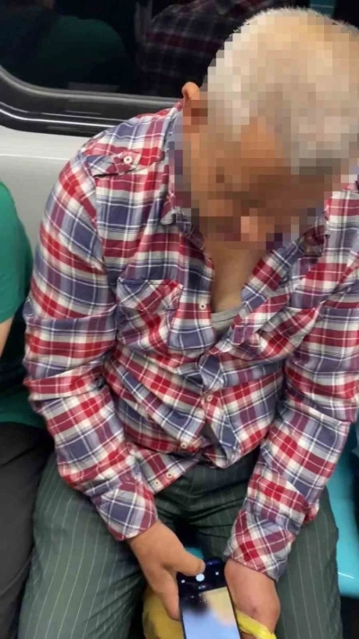 Metro’da gizlice kadınların fotoğrafını çekti: Fark edilince telefonunu kırdı

