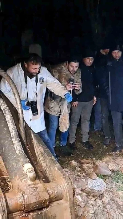 Mezarlığa g&ouml;m&uuml;len esrarengiz paket mahalleliyi ayağa kaldırdı
