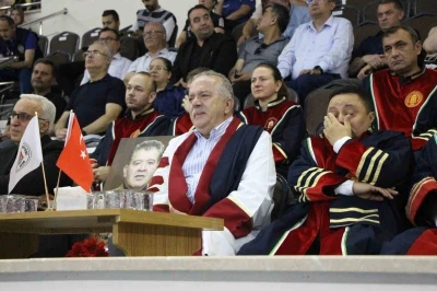 Mezuniyet t&ouml;reninde g&ouml;zyaşları sel oldu
