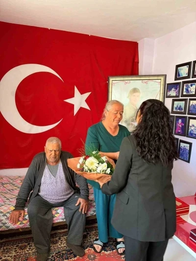 MHP Kuşadası Teşkilatı Anneler G&uuml;n&uuml;&rsquo;nde şehit aileleriyle buluştu
