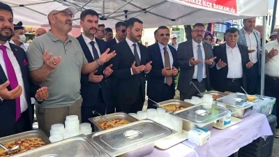 MHP K&uuml;tahya İl Başkanlığı&rsquo;ndan vatandaşlara aşure ikramı
