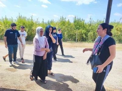 Mide fıtığı ameliyatı olduktan 9 gün sonra hayatını kaybeden genç kadın, toprağa verildi
