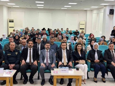 Midyat’ta "koruyucu aile hizmet modeli" bilgilendirme toplantısı düzenlendi