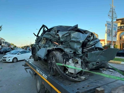 Mikserin çarptığı otomobil 4 araca çarptı: 2 çocuk yaralı
