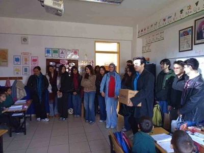 Milas Anadolu Lisesi&rsquo;nden Fesleğen İlkokulu&rsquo;na kitap desteği
