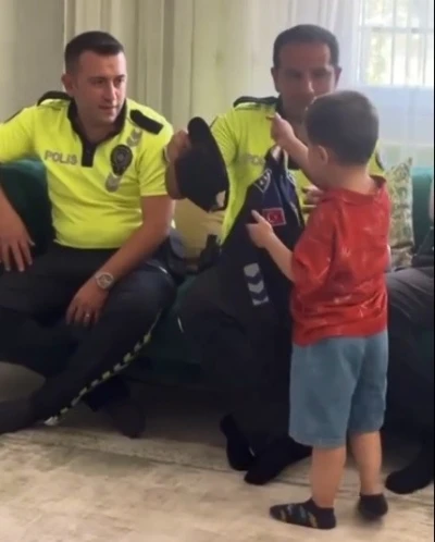 Milas Emniyeti’nden DMD hastası Göktuğ’a unutulmaz sürpriz
