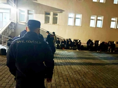 Milas&rsquo;ta biri &ccedil;ocuk 33 d&uuml;zensiz g&ouml;&ccedil;men yakalandı
