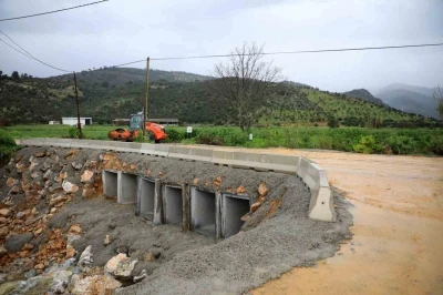 Milas&rsquo;ta &ccedil;&ouml;ken k&ouml;pr&uuml; 26 saatte ulaşıma a&ccedil;ıldı

