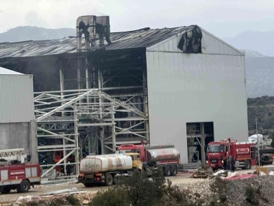 Milas&rsquo;ta fabrika inşaatındaki yangın kontrol altına alındı
