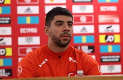 Mili futbolcu Cenk &Ouml;zkacar D&uuml;nya Kupası&rsquo;ndan emin
