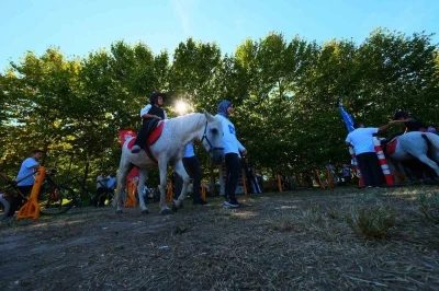 Millet Bahçesi’nde atlı şenlik çocukların yüzünü güldürdü
