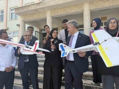 Milletvekili Canbey&rsquo;den d&uuml;nya şampiyonlarına tebrik: "T&uuml;rkiye Y&uuml;zyılı&rsquo;nı bu gen&ccedil;ler inşa edecek"
