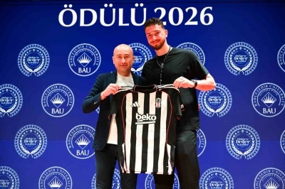 Milli basketbolcu Alperen Şeng&uuml;n&rsquo;e T&uuml;rkiye&rsquo;ye Değer Katanlar &Ouml;d&uuml;l&uuml;
