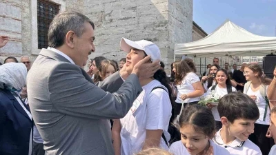Milli Eğitim Bakanı Tekin geleceğin yazarlarıyla buluştu, eserlerini inceledi
